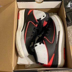 Jordan 2s size 6 in grade school